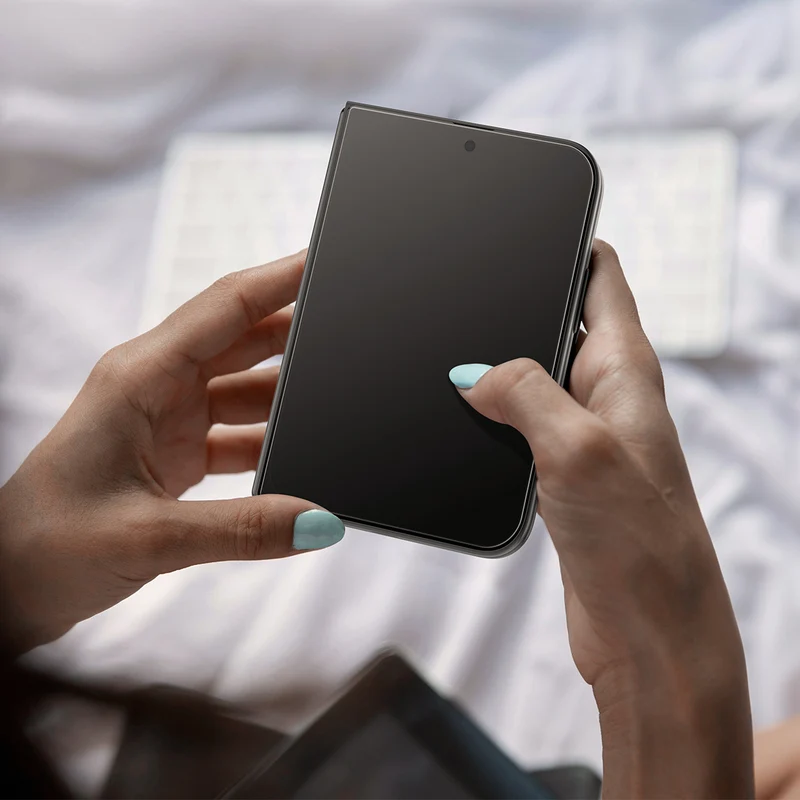 Glas + Applikator für iPhone Duo, Spigen Glas.tR EZ Fit Pro (AC) Privacy 1-Pack