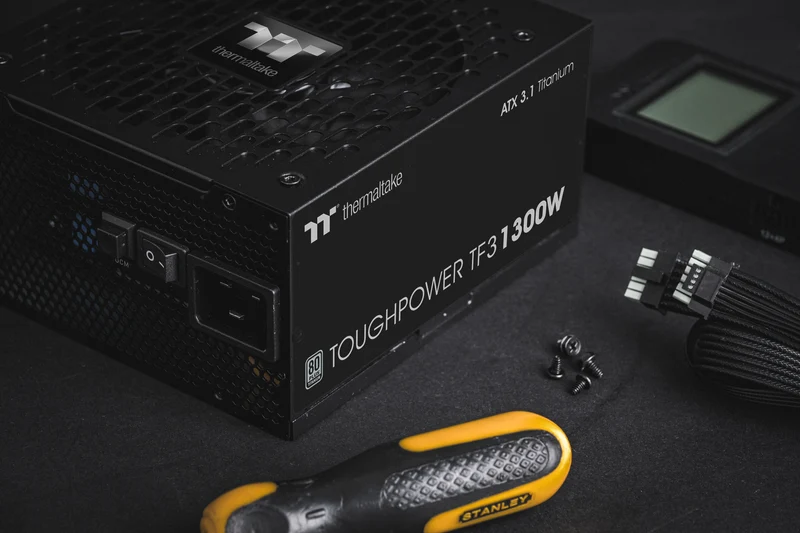 Toughpower TF3 1300W Titanium PC Netzteil