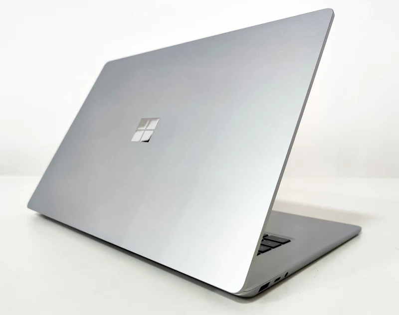 Microsoft Surface Laptop 3 15" Touch | Intel Core i5-1035G7 | FreeDOS Eleganza e potenza per lavoro e studio