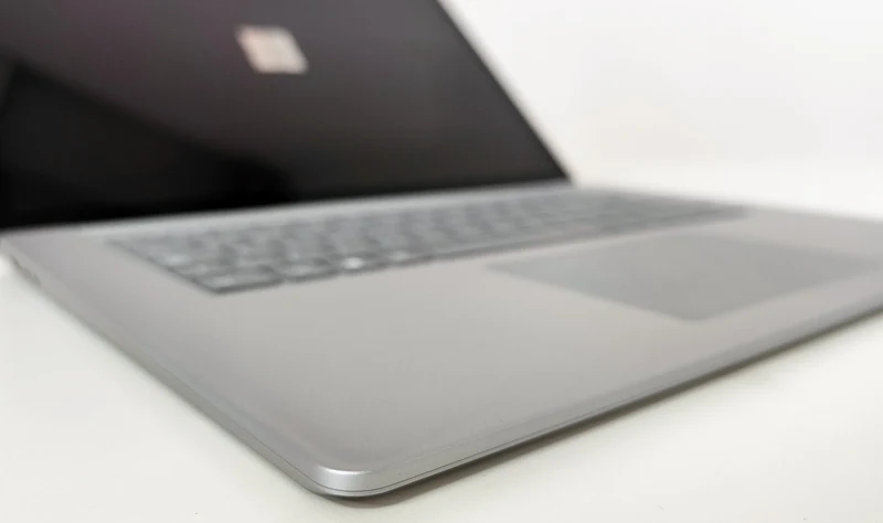 Microsoft Surface Laptop 3 15" Touch | Intel Core i5-1035G7 | FreeDOS Eleganza e potenza per lavoro e studio