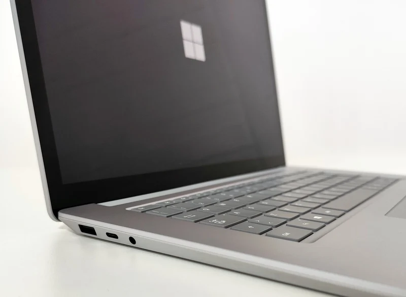 Microsoft Surface Laptop 3 15" Touch | Intel Core i5-1035G7 | FreeDOS Eleganza e potenza per lavoro e studio