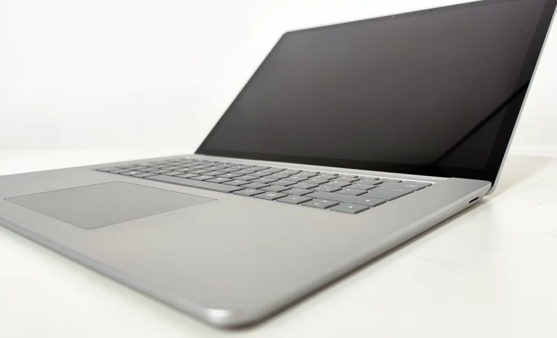 Microsoft Surface Laptop 3 15" Touch | Intel Core i5-1035G7 | FreeDOS Eleganza e potenza per lavoro e studio
