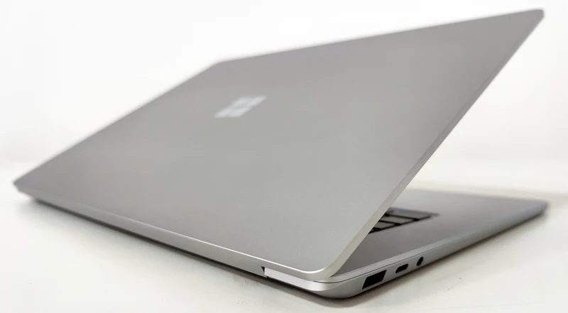 Microsoft Surface Laptop 3 15" Touch | Intel Core i5-1035G7 | FreeDOS Eleganza e potenza per lavoro e studio