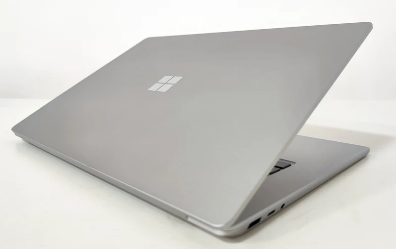 Microsoft Surface Laptop 3 15" Touch | Intel Core i5-1035G7 | FreeDOS Eleganza e potenza per lavoro e studio