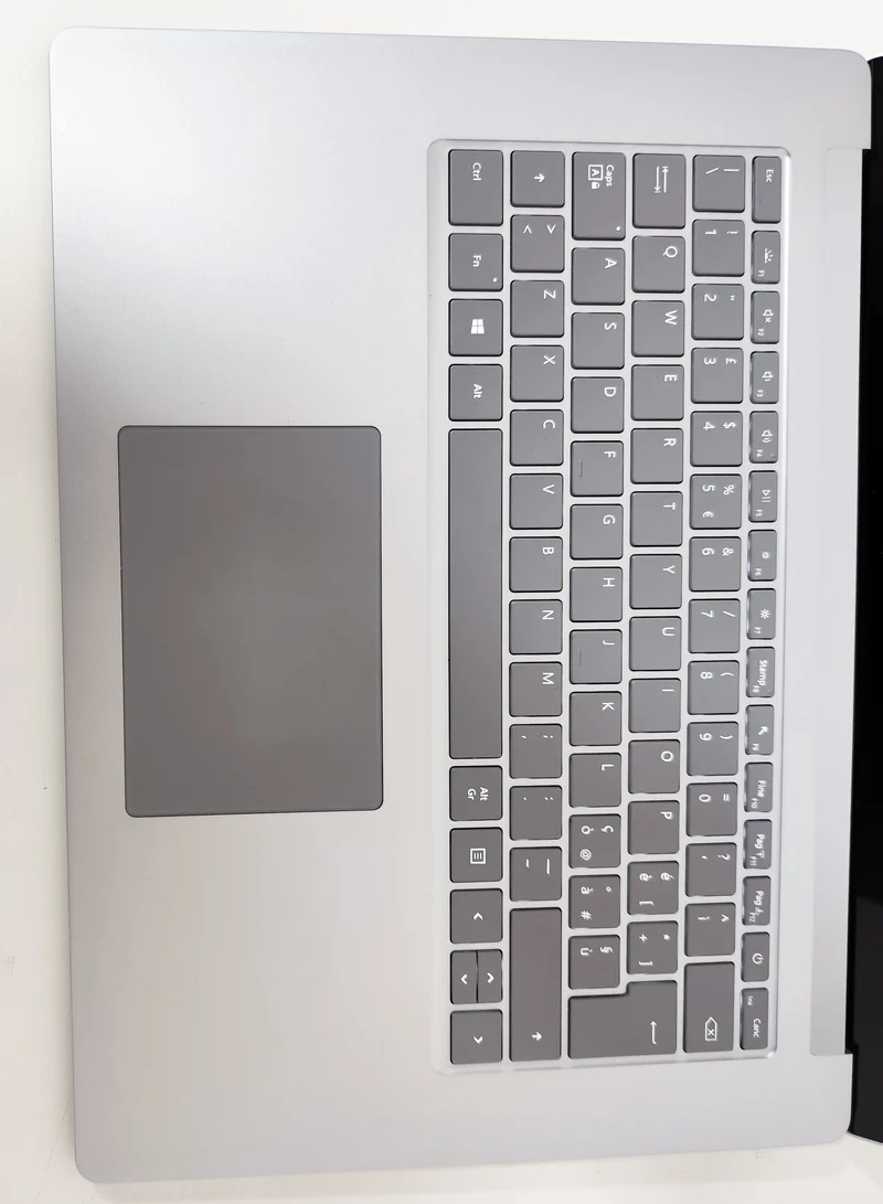 Microsoft Surface Laptop 3 15" Touch | Intel Core i5-1035G7 | FreeDOS Eleganza e potenza per lavoro e studio