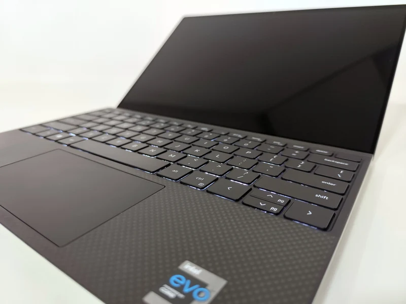 Dell XPS 9310 Notebook 13″ 4K TouchScreen | Intel Core i5-1135G7 | Ram 16 GB | FreeDOS Eleganza e Potenza