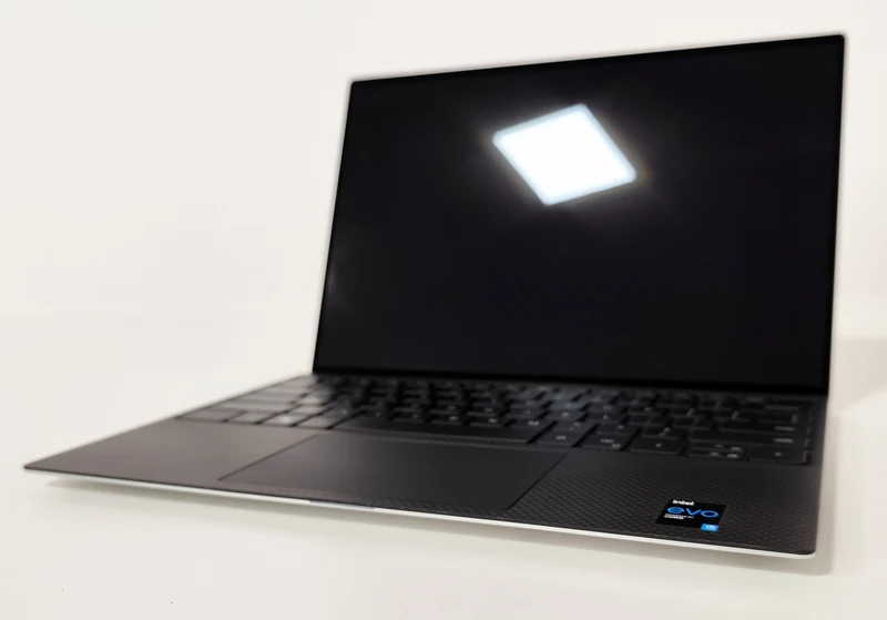 Dell XPS 9310 Notebook 13″ 4K TouchScreen | Intel Core i5-1135G7 | Ram 16 GB | FreeDOS Eleganza e Potenza