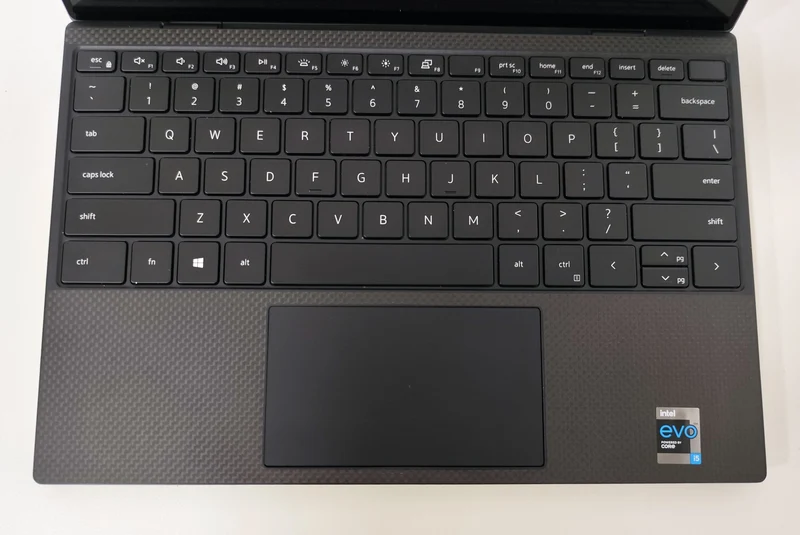 Dell XPS 9310 Notebook 13″ 4K TouchScreen | Intel Core i5-1135G7 | Ram 16 GB | FreeDOS Eleganza e Potenza