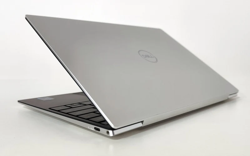 Dell XPS 9310 Notebook 13″ 4K TouchScreen | Intel Core i5-1135G7 | Ram 16 GB | FreeDOS Eleganza e Potenza