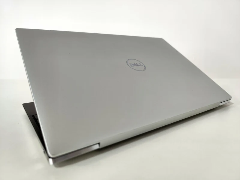 Dell XPS 9310 Notebook 13″ 4K TouchScreen | Intel Core i5-1135G7 | Ram 16 GB | FreeDOS Eleganza e Potenza
