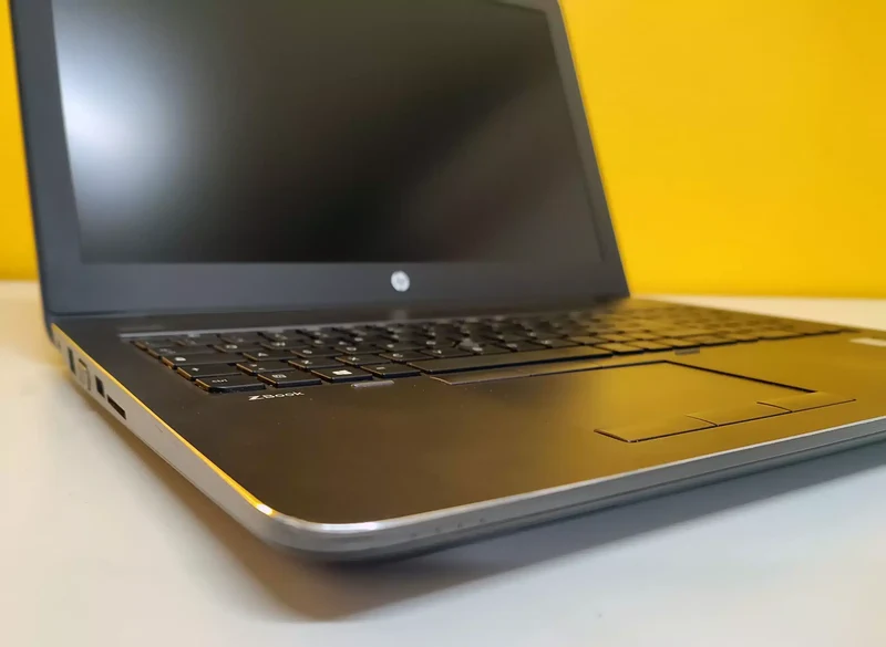 HP ZBook 15 G3 Notebook WorkStation | 15″ Pollici FullHD | Intel core i7-6820hq 2.7Ghz | 32Gb Ram | 512Gb SSD | Nvidia Quadro M1000 | Tastiera Italiana Retroilluminata | Windows 11 Pro Grado B