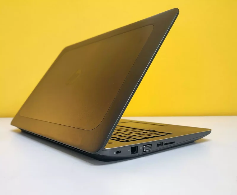 HP ZBook 15 G3 Notebook WorkStation | 15″ Pollici FullHD | Intel core i7-6820hq 2.7Ghz | 32Gb Ram | 512Gb SSD | Nvidia Quadro M1000 | Tastiera Italiana Retroilluminata | Windows 11 Pro Grado B