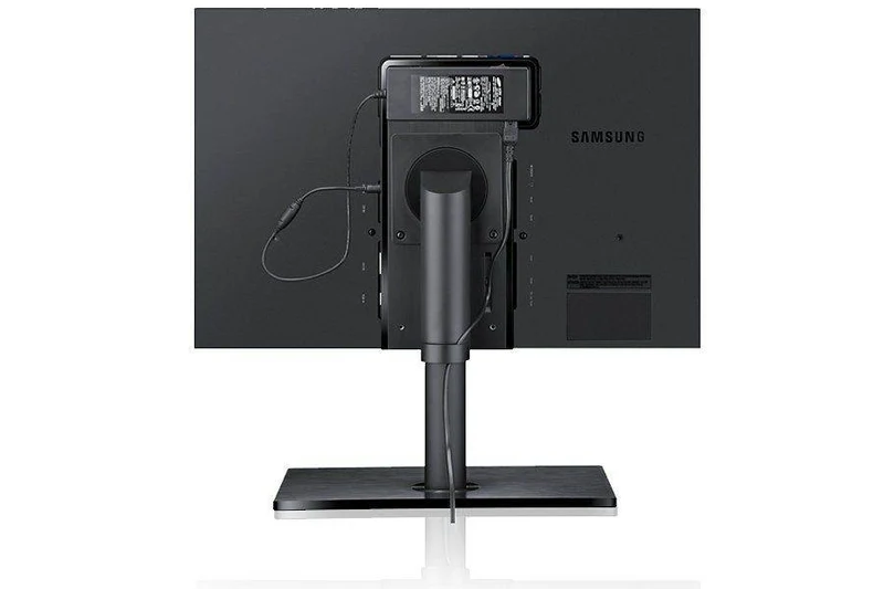 Bundle Lenovo ThinkStation P340 + Monitor Lenovo ThinkVision 27" FullHD | Intel i7-10700 | Nvidia Quadro T400 FreeDOS Prodotto NUOVO