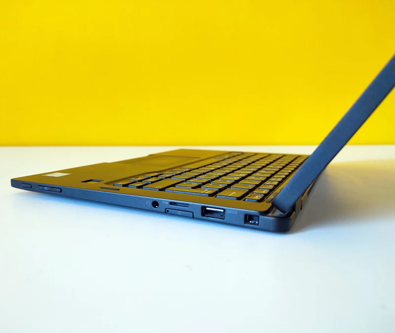 DELL Latitude 7390 Notebook 2-1 Convertibile 13.3" FullHD Touch Screen | Intel Core i7-8665U | Ram 16GB | SSD NVMe | WiFi Bluetooth Windows 11 Pro