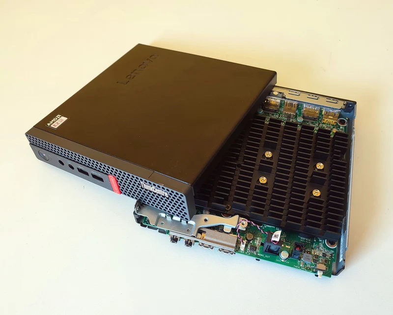 Lenovo ThinkCentre M625q Mini PC | AMD E2-9000E Settima Gen | SSD 256GB | Win 10 Pro