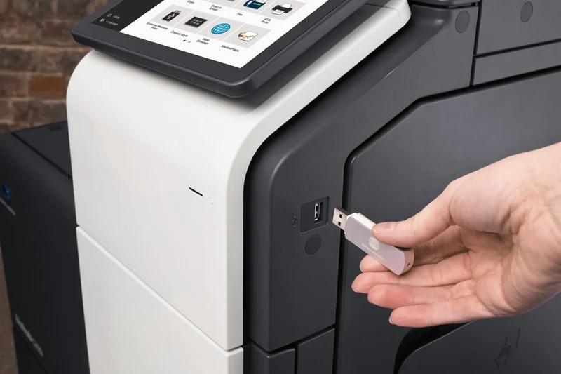 Konica Minolta BizHub C300i Multifunzione Professionale Laser a colori SA3 30ppm 1200 DPI SOLO 5172 stampe