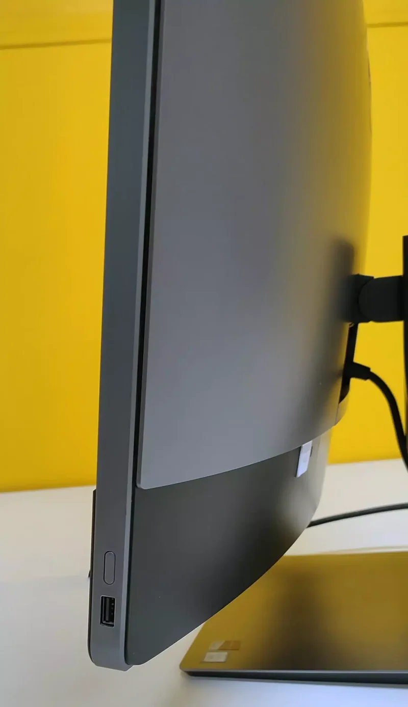 Dell Precision 5720 Workstation AiO All-In-One 27" 4K | Intel Core Xeon E3-1275 V5 3.6Ghz | Ram 64Gb | SSD NVMe 512Gb | AMD Radeon Pro WX 7100 Mobile 8 Gb | WiFi Bluetooth Webcam Windows 11 Pro