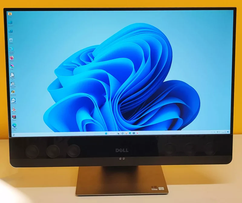 Dell Precision 5720 Workstation AiO All-In-One 27" 4K | Intel Core Xeon E3-1275 V5 3.6Ghz | Ram 64Gb | SSD NVMe 512Gb | AMD Radeon Pro WX 7100 Mobile 8 Gb | WiFi Bluetooth Webcam Windows 11 Pro