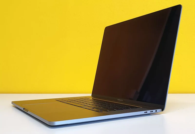 Apple MacBook Pro A2141 Notebook 16″ IPS 3072×1920Pixel | Intel Core i9-9880H | Ram 32GB | SSD 1TB | AMD Radeon Pro 5500M 4Gb Touch Bar Il notebook più desiderato