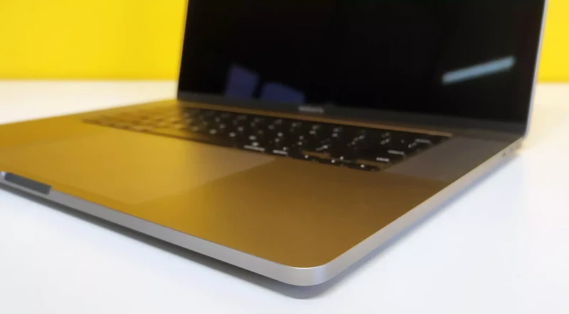 Apple MacBook Pro A2141 Notebook 16″ IPS 3072×1920Pixel | Intel Core i9-9880H | Ram 32GB | SSD 1TB | AMD Radeon Pro 5500M 4Gb Touch Bar Il notebook più desiderato