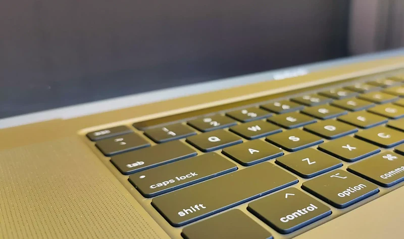 Apple MacBook Pro A2141 MVVL2LL/A Notebook 16" IPS 3072×1920Pixel | Intel Core i7-9750H | Ram 16GB | SSD 512 GB | AMD Radeon Pro 5300M 4Gb Touch Bar Il notebook più desiderato