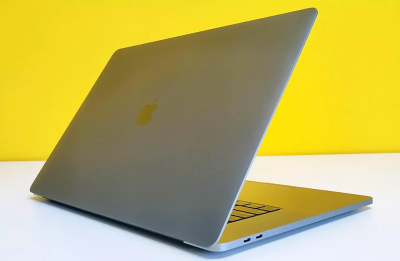 Apple MacBook Pro A2141 MVVL2LL/A Notebook 16" IPS 3072×1920Pixel | Intel Core i7-9750H | Ram 16GB | SSD 512 GB | AMD Radeon Pro 5300M 4Gb Touch Bar Il notebook più desiderato