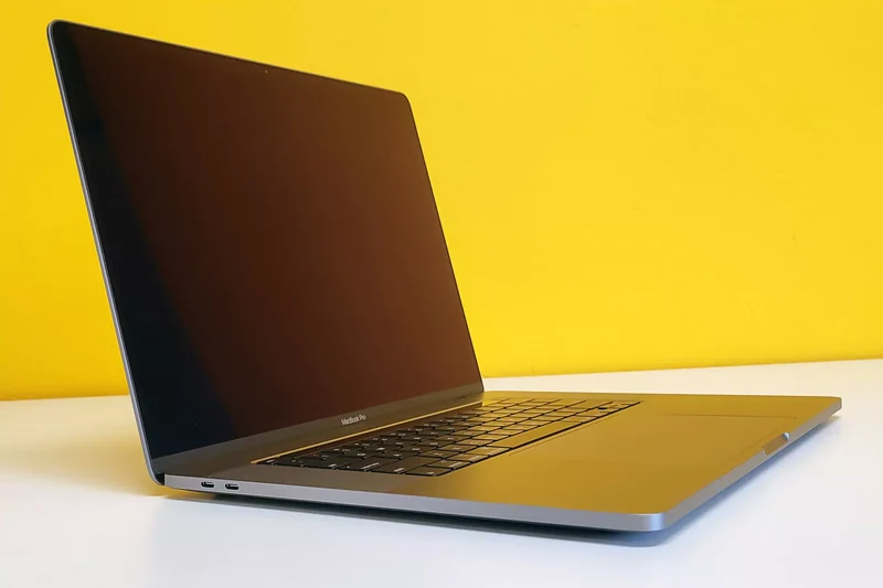 Apple MacBook Pro A2141 MVVL2LL/A Notebook 16" IPS 3072×1920Pixel | Intel Core i7-9750H | Ram 16GB | SSD 512 GB | AMD Radeon Pro 5300M 4Gb Touch Bar Il notebook più desiderato