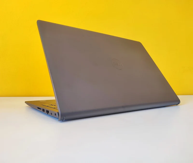 DELL Vostro 3520 Notebook 15.6" FullHD | Intel Core i5-1235U | Windows 11 Pro Prodotto NUOVO