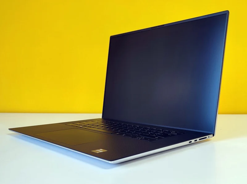Dell XPS 9730 17" | Intel Core i9-13900H | 64GB RAM | 1TB SSD | Nvidia RTX 4080 | Windows 11 Prodotto NUOVO