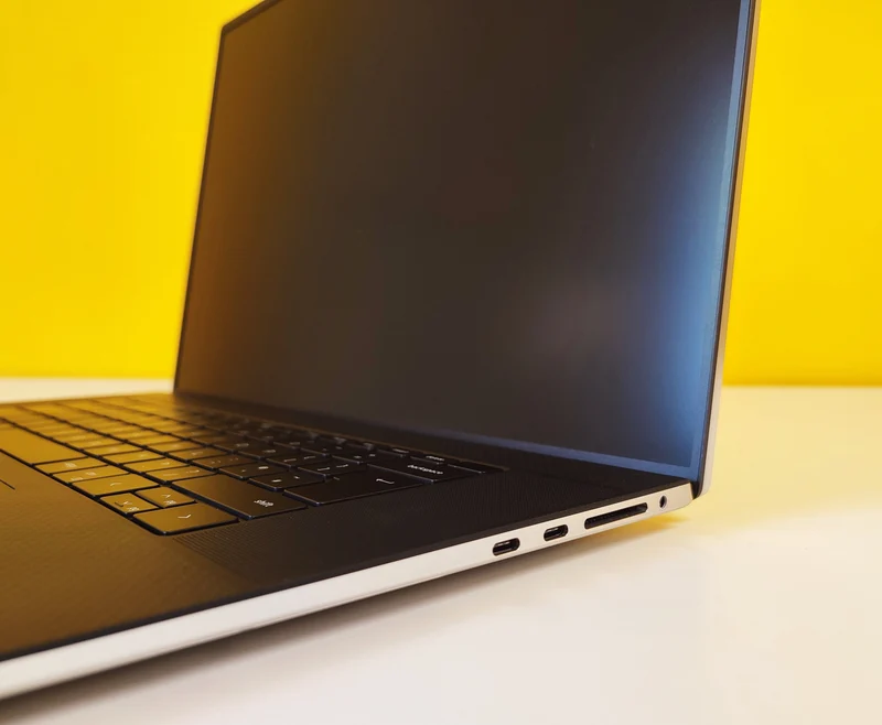 Dell XPS 9730 17" | Intel Core i9-13900H | 64GB RAM | 1TB SSD | Nvidia RTX 4080 | Windows 11 Prodotto NUOVO
