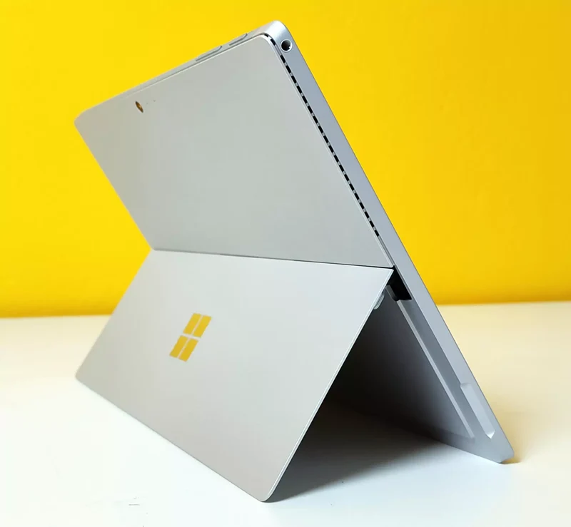 Microsoft Surface Pro 4 Tablet 12.3" 2736x1824 pixel| Intel Core i5-6300U 2.4Ghz | Ram 4Gb | SSD 128Gb | Penna inclusa Wi-Fi 5 (802.11ac) Windows 11 Pro