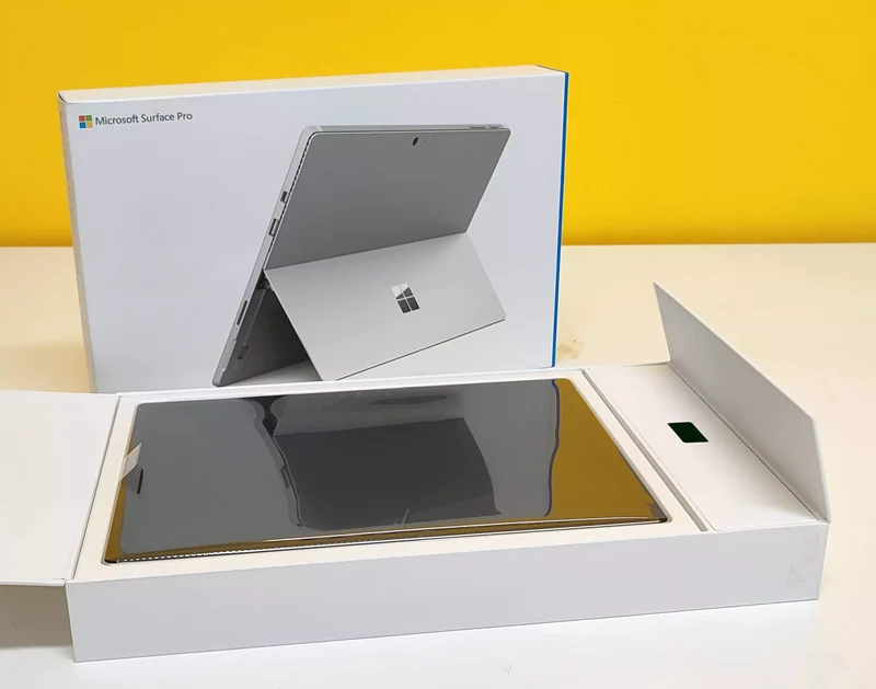 Microsoft Surface Pro 4 Tablet 12.3" 2736x1824 pixel| Intel Core i5-6300U 2.4Ghz | Ram 4Gb | SSD 128Gb | Penna inclusa Wi-Fi 5 (802.11ac) Windows 11 Pro