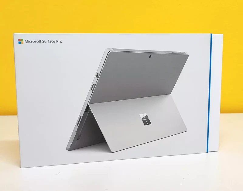 Microsoft Surface Pro 4 Tablet 12.3" 2736x1824 pixel| Intel Core i5-6300U 2.4Ghz | Ram 4Gb | SSD 128Gb | Penna inclusa Wi-Fi 5 (802.11ac) Windows 11 Pro