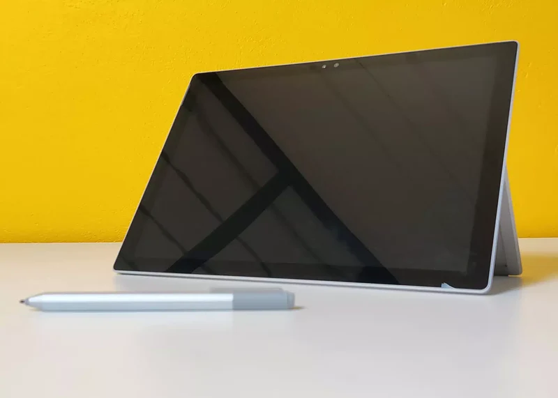 Microsoft Surface Pro 4 Tablet 12.3" 2736x1824 pixel| Intel Core i5-6300U 2.4Ghz | Ram 4Gb | SSD 128Gb | Penna inclusa Wi-Fi 5 (802.11ac) Windows 11 Pro