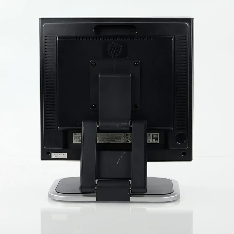 HP L1730 Monitor LCD TFT 17″ Pollici 1280×1024 Pixel Contrasto 450:1 Luminosità 300 cd/m² Tempo di risposta 8ms VGA DVI Casse audio