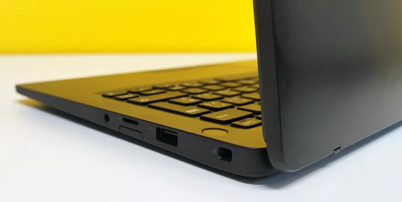 Dell Latitude 7400 Notebook 14" FullHD Touch Screen | Intel Core i5-8365U | Ram 16GB | SSD 512GB | Tastiera ITA Wi-Fi HDMI Windows 11 Pro Il notebook che non ti deluderà mai