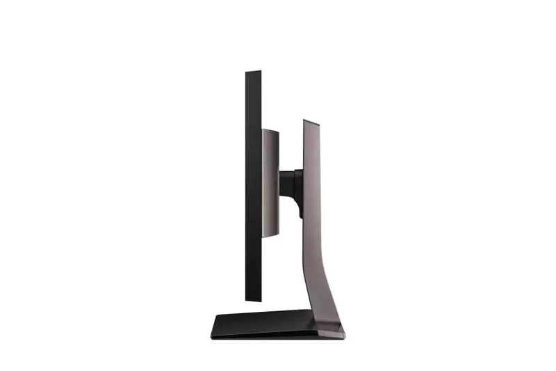 Bundle Dell Precision 5820 Workstation | Intel Xeon W-2123 | Ram 32GB | SSD 1TB | Nvidia GTX 1080 8GB + Monitor Samsung 32" 2K Kit Mouse e Tastiera Windows 11 Pro