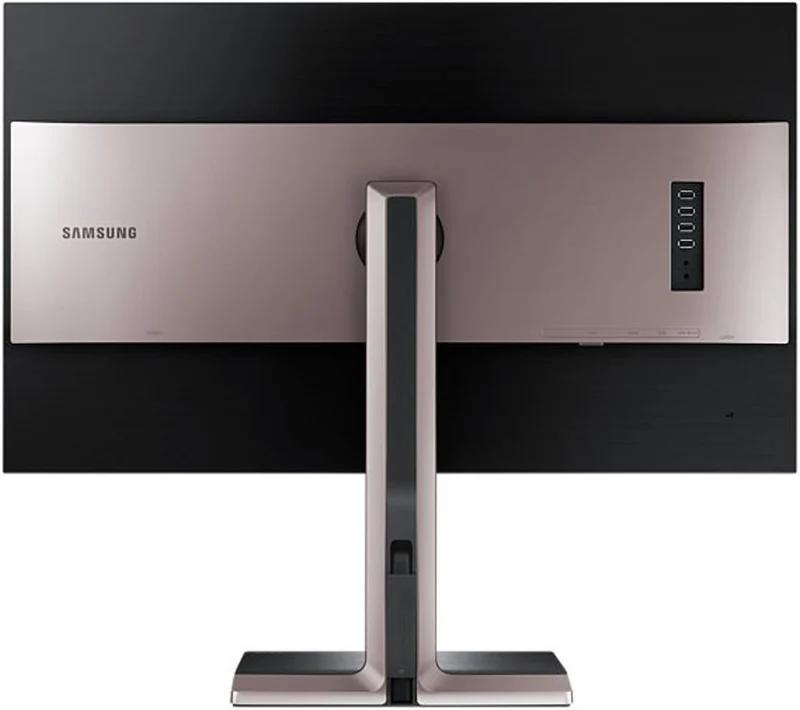 Bundle Dell Precision 5820 Workstation | Intel Xeon W-2123 | Ram 32GB | SSD 1TB | Nvidia GTX 1080 8GB + Monitor Samsung 32" 2K Kit Mouse e Tastiera Windows 11 Pro