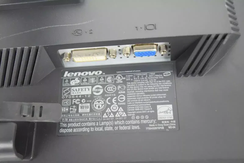 Lenovo L193PC Monitor LCD 19″ Pollici 1280×1024 Pixel Contrasto 1000:1 VGA DVI Attacco Vesa Perfetto per il tuo ufficio