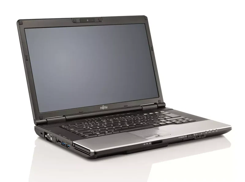 Fujitsu LIFEBOOK E752 Notebook 15.6" HD | Intel Core i5-3320M 2.6Ghz | Ram 8GB | SSD 256Gb | WiFi VGA Display Port Windows 10 Pro