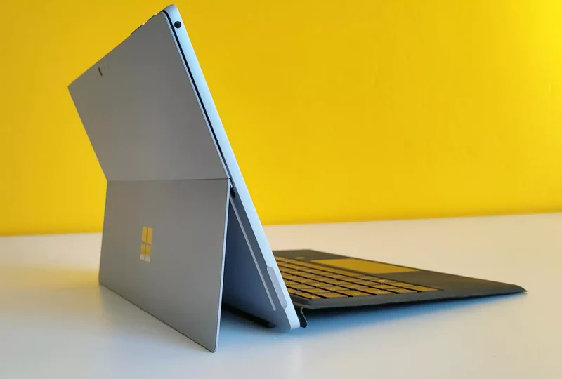 Microsoft Surface Pro 5 1807 Convertibile 2 in 1 12.3" 2736x1824 Pixel | Intel Core i7-7660U 2.5Ghz | Ram 16Gb | SSD 512Gb | Windows 11 Pro Wi-Fi 5 802.11ac