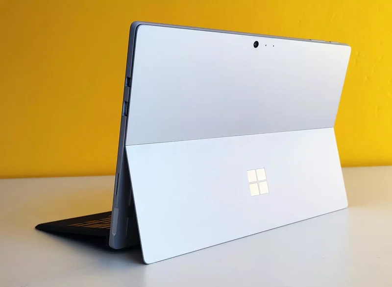 Microsoft Surface Pro 5 1807 Convertibile 2 in 1 12.3" 2736x1824 Pixel | Intel Core i7-7660U 2.5Ghz | Ram 16Gb | SSD 512Gb | Windows 11 Pro Wi-Fi 5 802.11ac