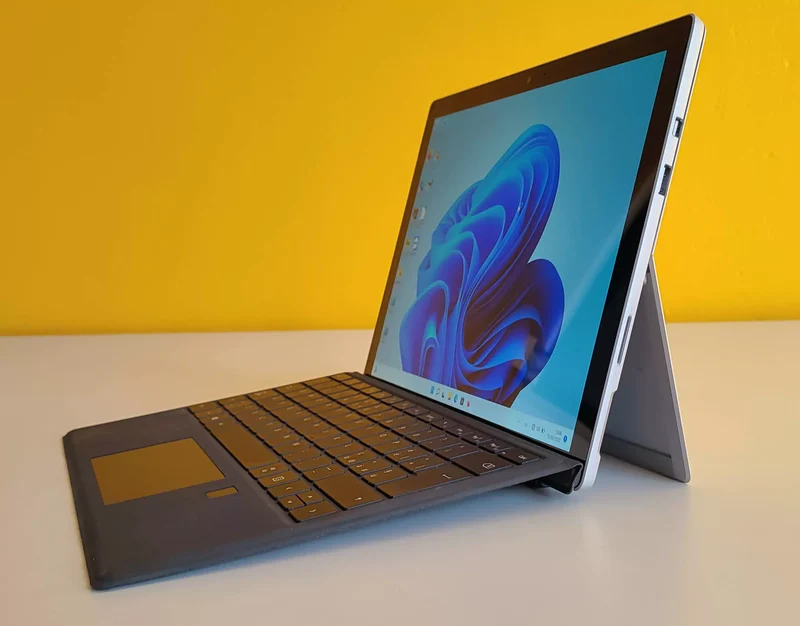 Microsoft Surface Pro 5 1807 Convertibile 2 in 1 12.3" 2736x1824 Pixel | Intel Core i7-7660U 2.5Ghz | Ram 16Gb | SSD 512Gb | Windows 11 Pro Wi-Fi 5 802.11ac