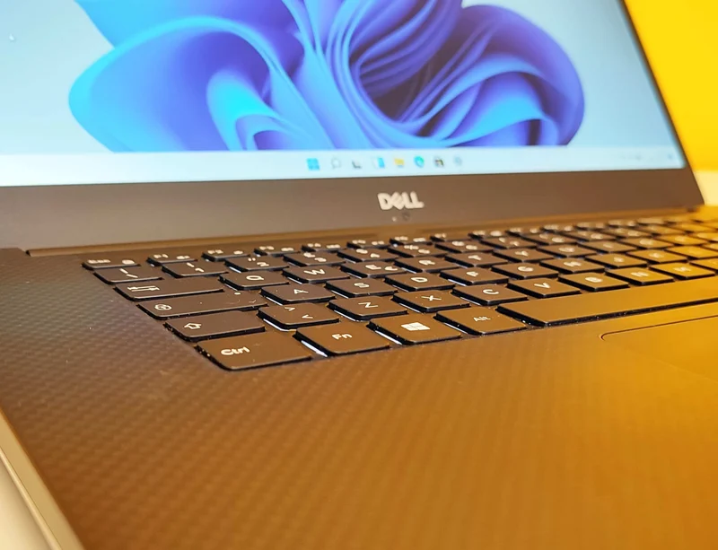 DELL Precision 5530 Workstation portatile 15.6" Full HD IPS Touch | Intel Core i7-8850H 6Cores | Ram 16Gb | SSD 256Gb | Nvidia Quadro P1000 | WiFi HDMI Web Cam | Windows 11 Pro