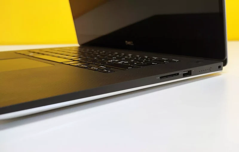 DELL Precision 5530 Workstation portatile 15.6" Full HD IPS Touch | Intel Core i7-8850H 6Cores | Ram 16Gb | SSD 256Gb | Nvidia Quadro P1000 | WiFi HDMI Web Cam | Windows 11 Pro