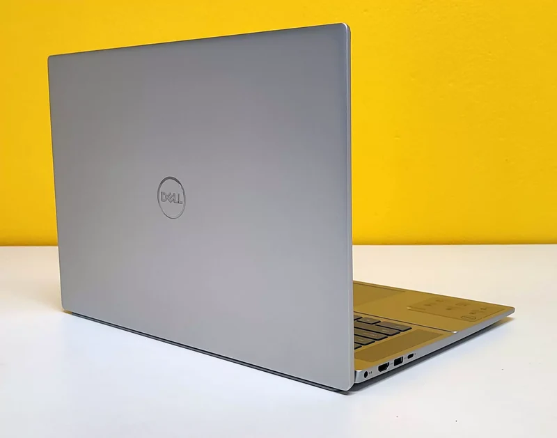Dell Inspiron 16 - 5625 Notebook Ricondizionato 16" FullHD | AMD Ryzen 7 5825U | Ram 16GB | SSD NVMe 1TB | WiFi Bluetooth HDMI Windows 11 Pro