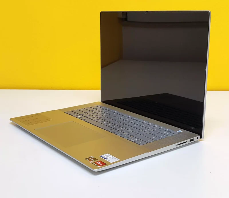 Dell Inspiron 16 - 5625 Notebook Ricondizionato 16" FullHD | AMD Ryzen 7 5825U | Ram 16GB | SSD NVMe 1TB | WiFi Bluetooth HDMI Windows 11 Pro