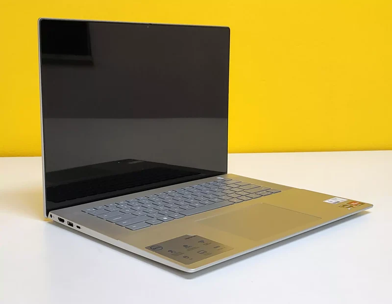 Dell Inspiron 16 - 5625 Notebook Ricondizionato 16" FullHD | AMD Ryzen 7 5825U | Ram 16GB | SSD NVMe 1TB | WiFi Bluetooth HDMI Windows 11 Pro