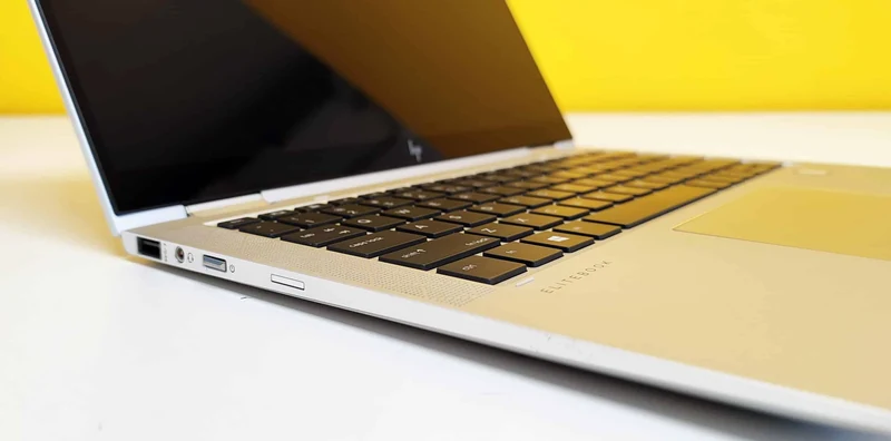 HP Elitebook X360 1030 G3 Notebook Convertibile 2-in-1 13.3" FullHD Touch | Intel core i5-8350U | Ram 8Gb | SSD 500Gb | Windows 11 Pro Potente e super comodo come un tablet
