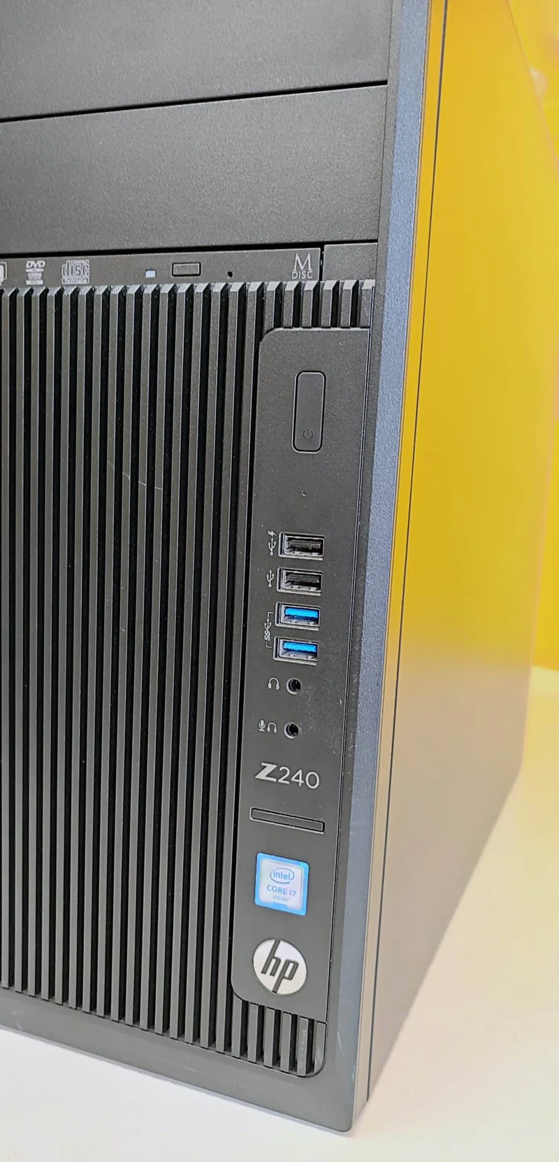 HP Z240 Workstation | Intel Core i7-6700 3.4Ghz | Ram 16 Gb | SSD 256Gb + 3Tb | Ati Radeon WX5100 8Gb | Windows 11 Pro Pensata per facilitare il tuo lavoro